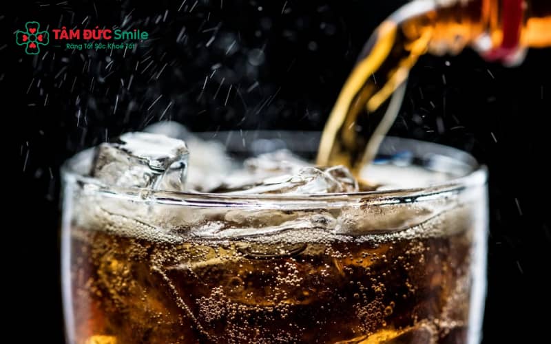 Hạn chế thực phẩm quá cứng hoặc quá nóng, lạnh để tránh làm bong hoặc nứt miếng trám