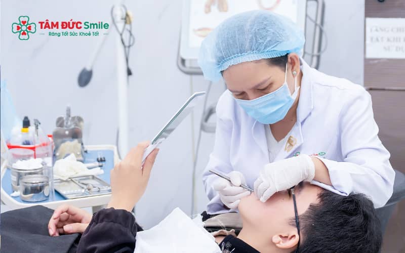 Việc thăm khám và tư vấn chuyên sâu giúp lựa chọn phương pháp phục hình răng Abc8c1 com khuyến mãi hấp dẫn phù hợp và an toàn