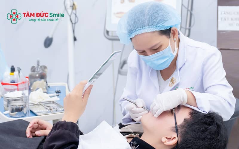Phòng ngừa răng nhạy cảm bằng chải răng đúng cách, hạn chế axit, dùng kem răng phù hợp và tái khám định kỳ