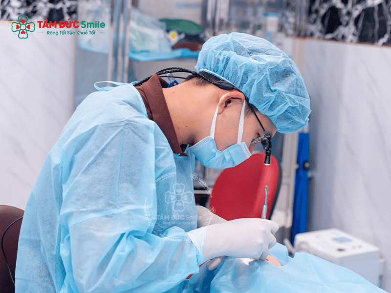 Quá trình trám răng thưa diễn ra nhẹ nhàng, hạn chế đau nhờ kỹ thuật hiện đại và gây tê khi cần thiết