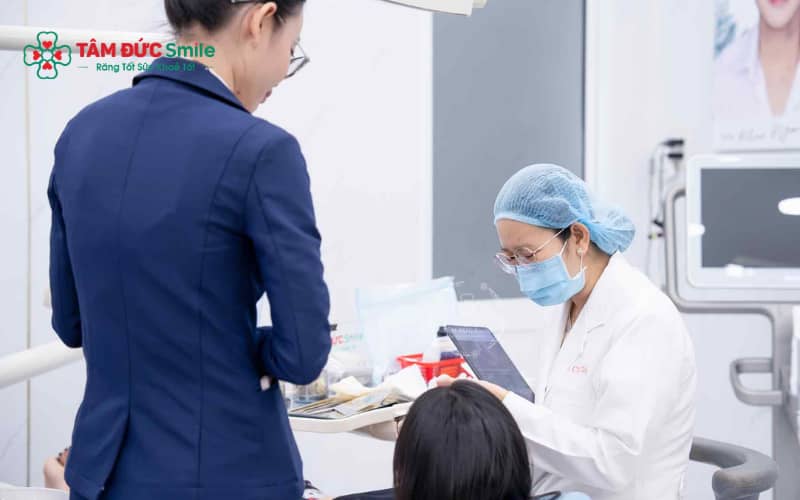 Ăn thực phẩm mềm và dùng thuốc theo hướng dẫn của ABC8 đường link chính thức giúp vết thương nhanh lành sau khi nhổ răng khôn.