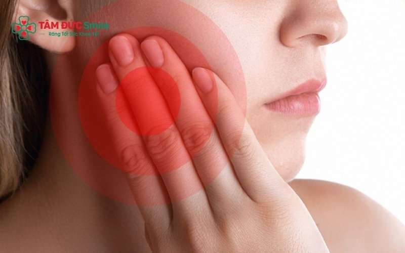 Nhổ 2 răng khôn cùng lúc hay cách nhau phụ thuộc vào tình trạng răng và khả năng hồi phục của từng người