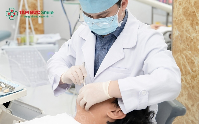 Phương pháp trám răng và bọc sứ phục hồi răng số 6 bị sâu