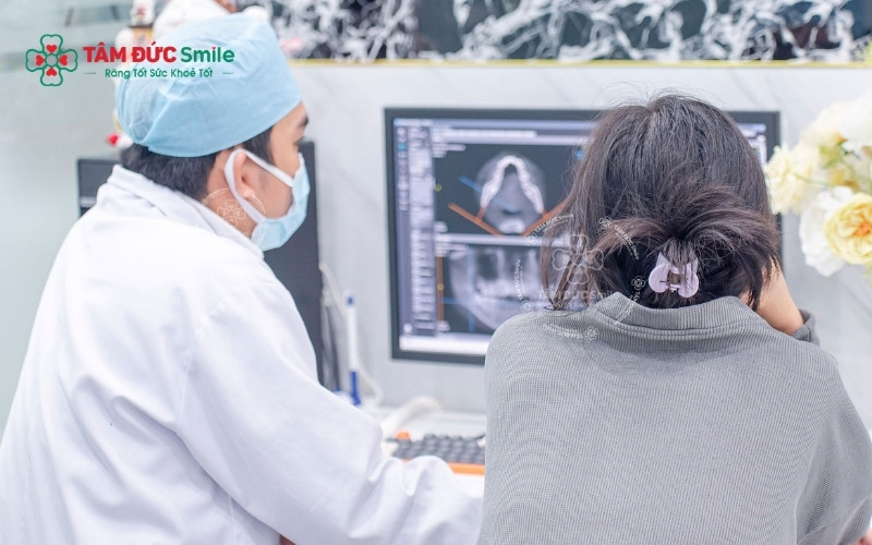 Quy trình thăm khám và xét nghiệm kỹ lưỡng giúp đảm bảo ca nhổ răng thừa diễn ra an toàn tuyệt đối
