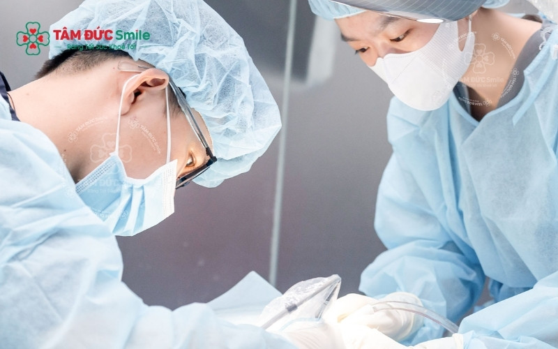 Điều trị tủy kịp thời giúp loại bỏ ổ nhiễm trùng, chấm dứt cơn đau và bảo tồn được răng thật mà không cần phải nhổ bỏ