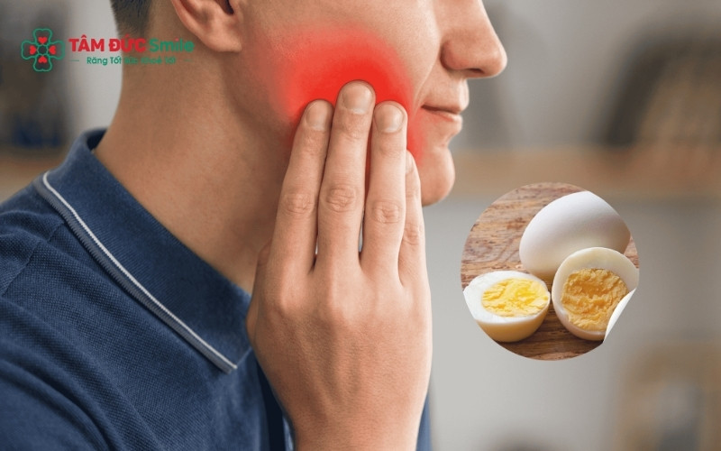 Trứng gà không chỉ giàu dinh dưỡng mà còn có kết cấu rất mềm, giúp người bị đau răng dễ dàng ăn uống mà không cần lực nhai lớn.