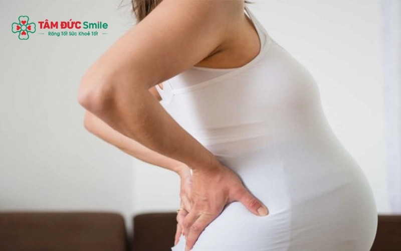 Mẹ bầu tuyệt đối không tự ý mua thuốc giảm đau hay kháng sinh 