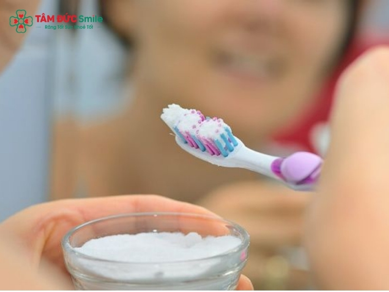 Cách làm trắng răng bằng muối an toàn, giảm ố vàng, ê buốt