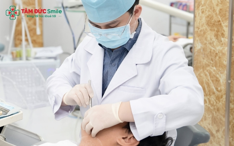 Nếu răng đang gặp các vấn đề bệnh lý, bạn nên thăm khám nha sĩ thay vì tự áp dụng các phương pháp tại nhà.