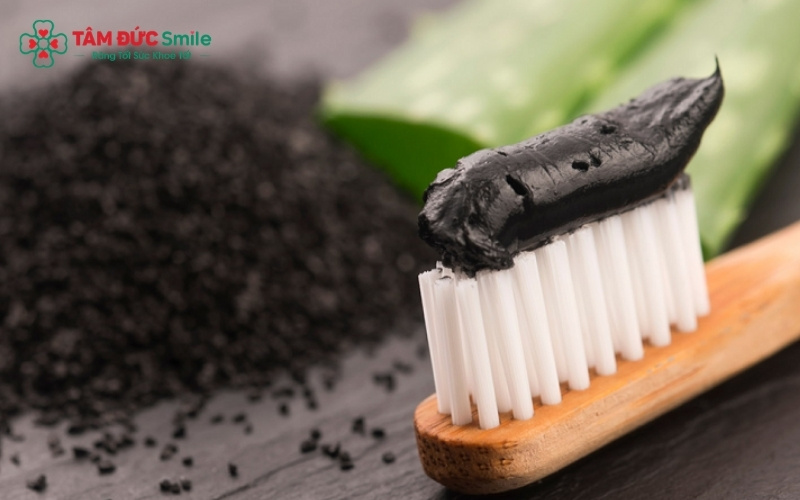 Than hoạt tính chỉ có tác dụng lấy đi các mảng bám ngoại sinh trên bề mặt men răng.