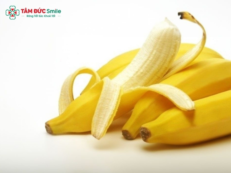 Cách làm trắng răng bằng vỏ chuối có hiệu quả, an toàn không?