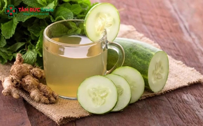  Các nguyên liệu như lá trầu không, gừng, lá ổi... chứa nhiều kháng sinh tự nhiên giúp diệt khuẩn và khử mùi hôi hiệu quả.