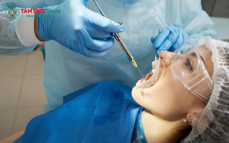 Trước khi tiêm, ABC8 đường link chính thức thường bôi thuốc tê bề mặt để làm mất cảm giác vùng nướu, giúp bước tiêm thuốc tê sau đó trở nên nhẹ nhàng, gần như không đau