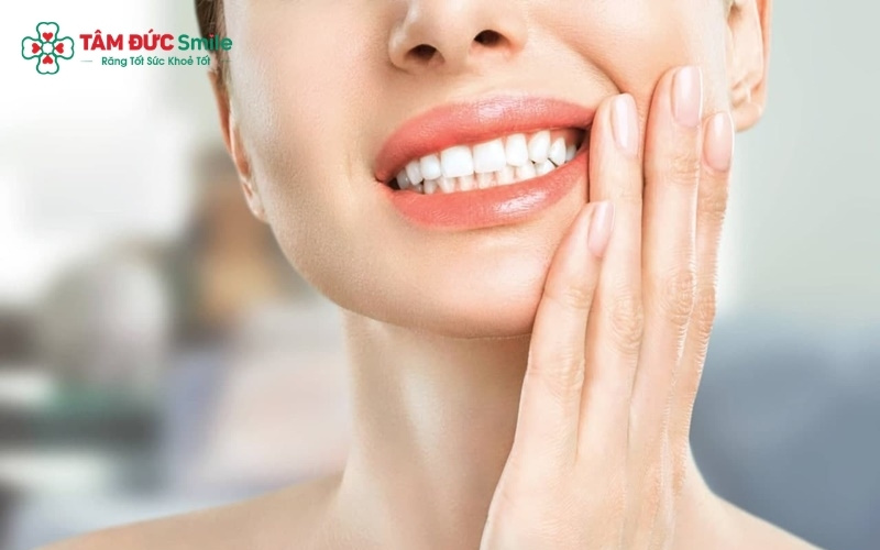 Tình trạng ê buốt thường chỉ diễn ra trong 1-2 ngày đầu và sẽ tự biến mất khi nướu và răng ổn định.